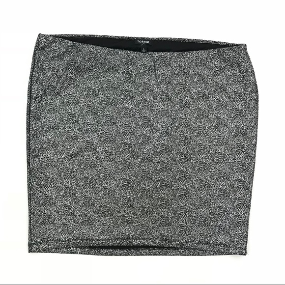 torrid Dresses & Skirts - Torrid Mini Skirt Metallic Black Silver Size 4X